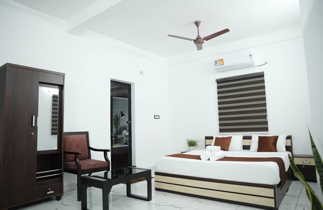 Hotel Gold Suite - Premium stay in Kakkanad