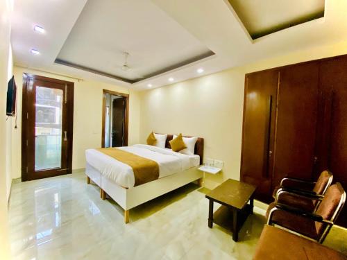 Hotel Grand - Govindpuri