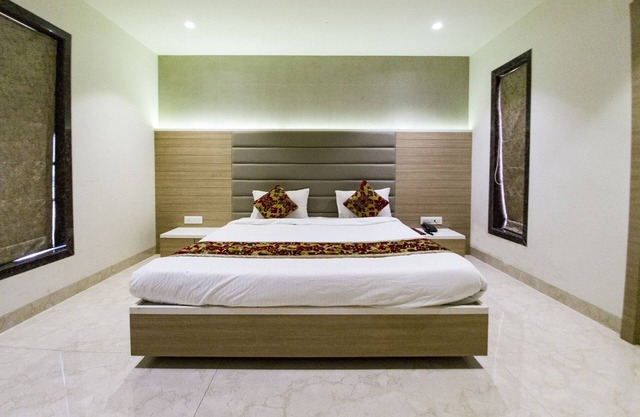 Hotel Grand Parivaar