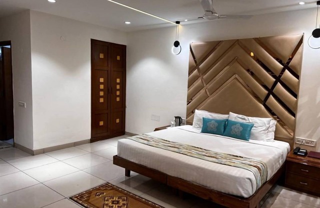 Hotel Grand Riviera