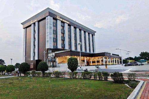 Hotel Grand Sarowar and Shakuntal Lawns