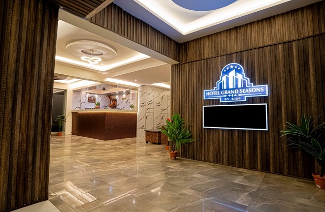 Hotel Grand Seasons