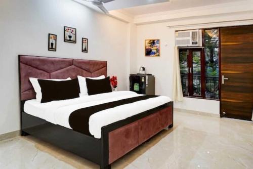 Hotel Grand Stay - Near Saket Metro