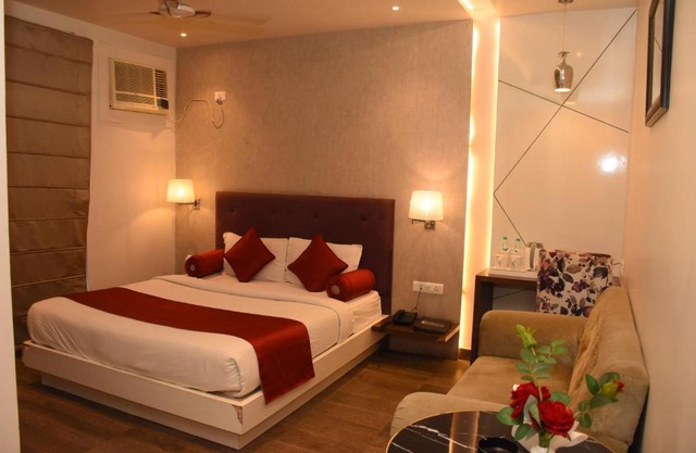 Hotel Gurveer Royal