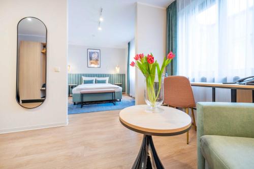 Hotel H12*