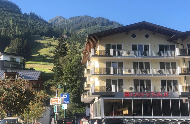 Hotel Herzblut - Joker card included in summer