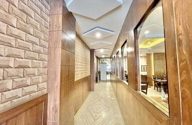 Hotel Janaki - near Ghats & Temples