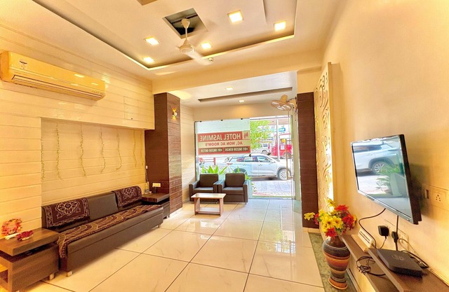 Hotel Jasmine - Ahmadabad
