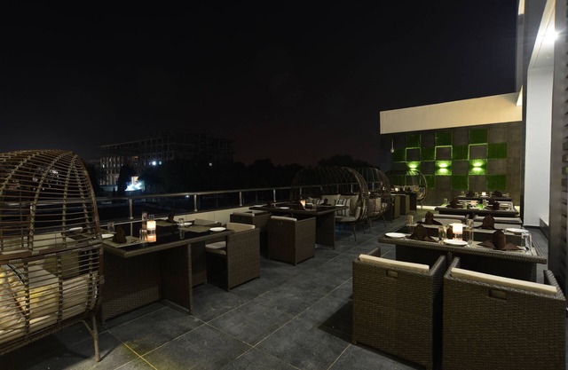 Hotel Jhankar Palace