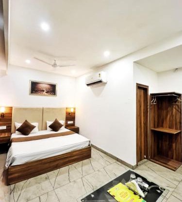 HOTEL KAILASH REGENCY - Luxury Rooms Near Railway Station and Bus Terminal Ludhiana
