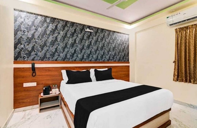 Hotel Karnataka Suites