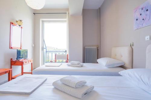 Hotel Korfos - Ξενοδοχείο Κόρφος Renovated