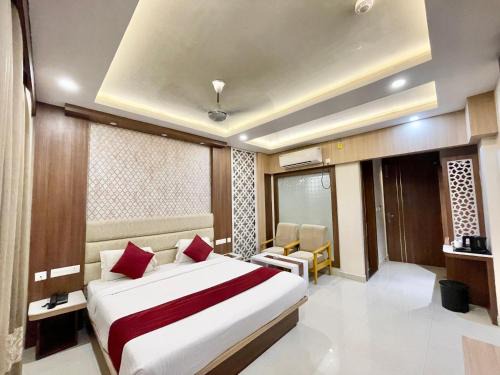 Hotel KUBER PALACE ! PURI near-sea-beach-and-temple fully-air-conditioned-hotel with-lift-and-parking-facility - 3