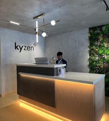 Hotel Kyzen HiTech City- Your Zenly Stay