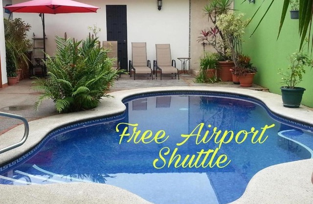 Hotel La Guaria Inn & Suites