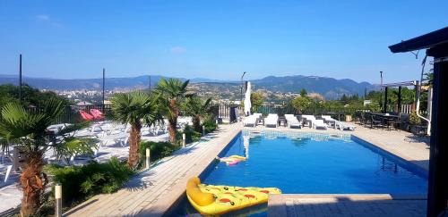 hotel Labyrinth pool