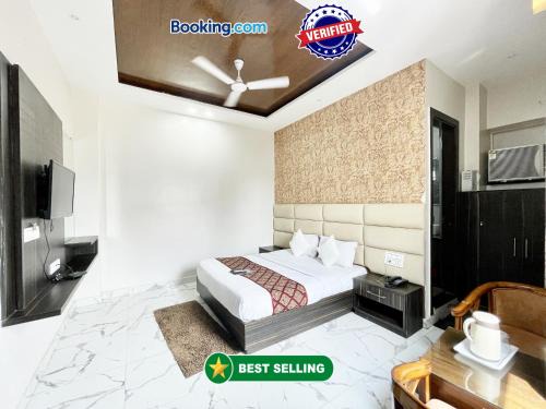 HOTEL LE GRACE ! HARIDWAR होटल ले ग्रेस, ஹோட்டல் லீ கிரேஸ் fully-Air-Conditioned-hotel, lift-wifi-and-Parking-availability near Ganga Ghaat and Mansa Devi Temple - 2