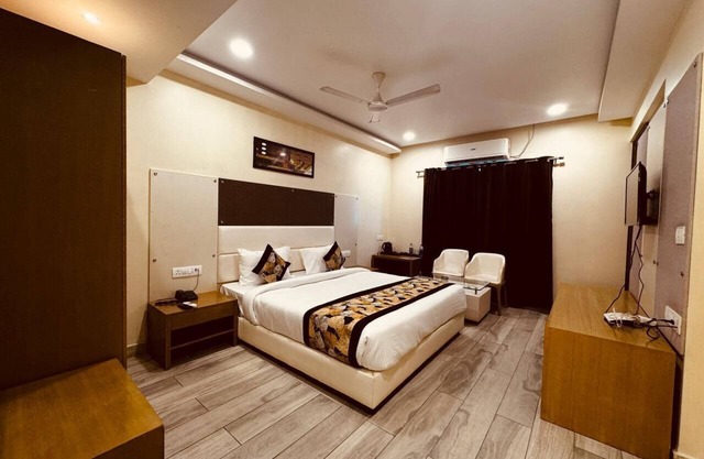 HOTEL LOTUS INN