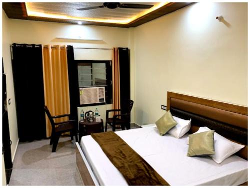 HOTEL LUXUARY TAPOVAN RESIDENCY HOTEL Near Sri Krishna Mandir - Free Public Parking and Free Wifi - Best Hotel