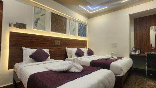 Hotel Maitreya Inn near CMC Hospital, VIT, Sripuram Temple,Naruvi Hospital
