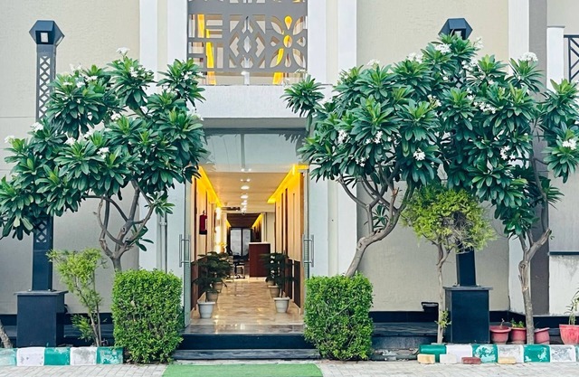 Hotel Mandakini Shri Sadhna