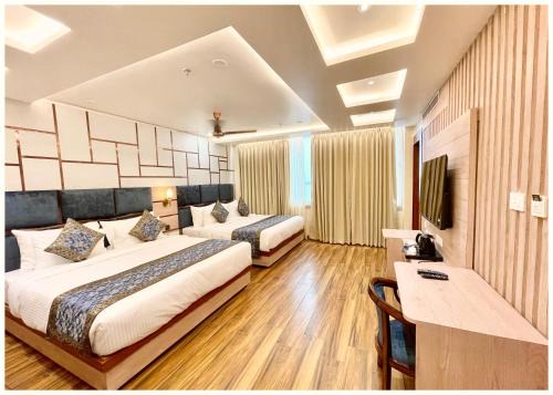 HOTEL MANTAVYA ! PREMIUM Rooms, & Free Wi Fi Near Kashi Vishwanath Temple BEST HOTEL