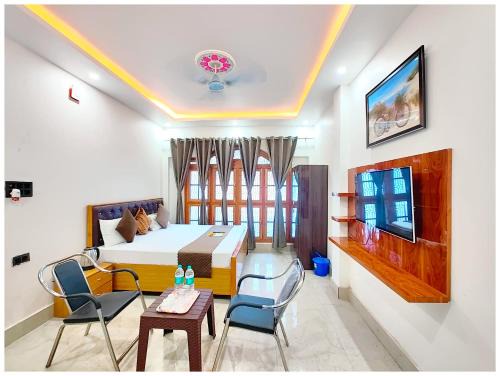 Hotel "Mateshwari Palace" Near Ramjanam Bhoomi - Temple - Fully Air Conditioned Hotel With Free Parking Free Wifi & Excellent Room Service - Best Hotel In Ayodhya