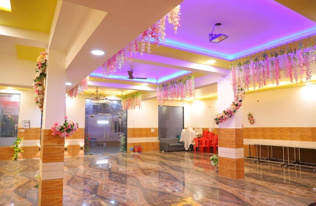 Hotel Midway Taj