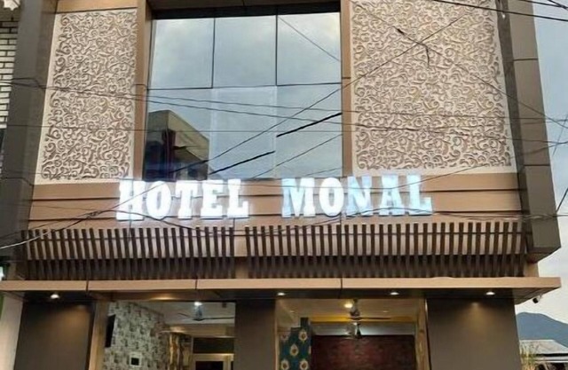 Hotel Monal Deluxe Room