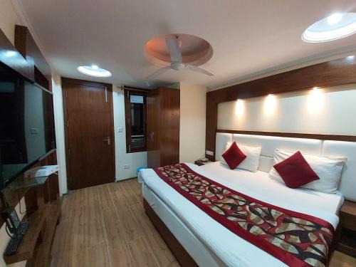 Hotel Moon Nainital - A Luxury Collection - Parking and Lift Facilities - Best Selling