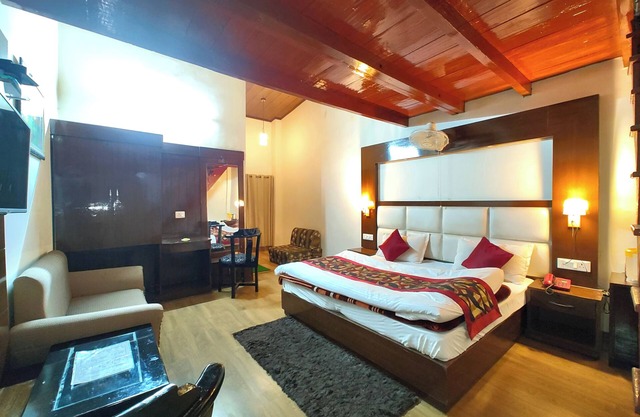 Hotel Moon Nainital Near Mall Road Lake