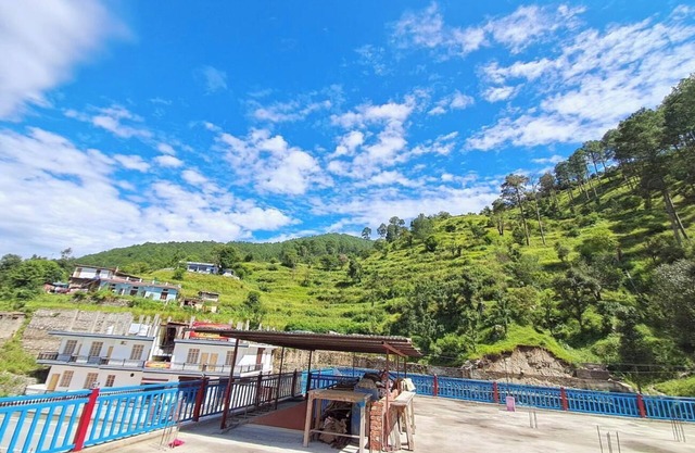 Hotel Mountain Paradise Barkot