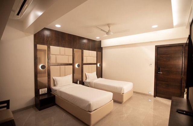 Hotel Naaz Executive Near T2 Airport