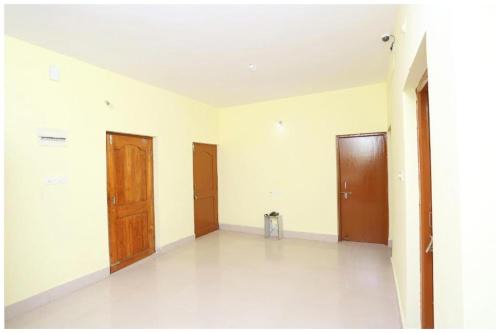 Hotel Nandan- Residency Near Bus Stand-Nandankanan Zoo- Fully Air Conditioning Hotel - Luxury & Spacious Room -A Premium Hotel