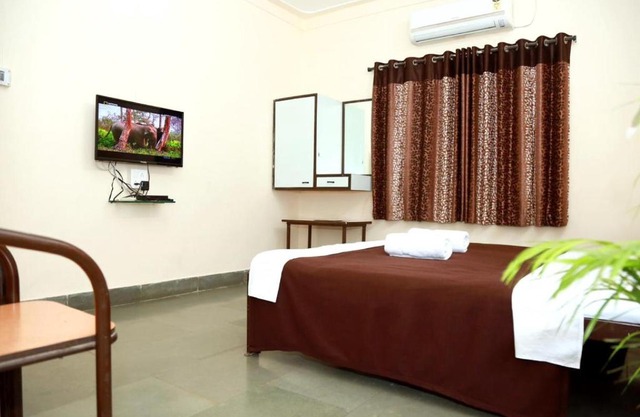 Hotel New India Bhimshakar