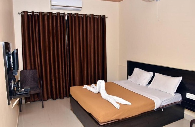 HOTEL NK'S SILVER MINE RESTO-BAR & LODGE CHIKHALSE