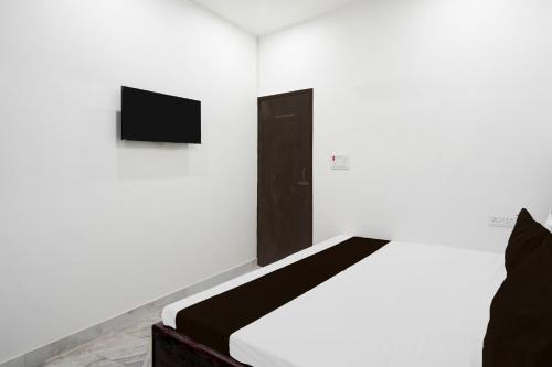 Hotel O AB Rooms
