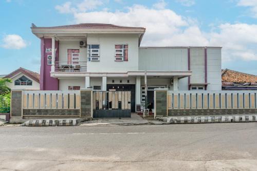 Hotel O Guest House Pahlawan Syariah