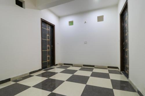 Hotel O kalra