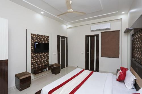 Hotel O KN Plaza Billoch Pura Railway Station