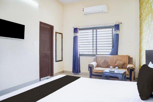 Hotel O M N Palace
