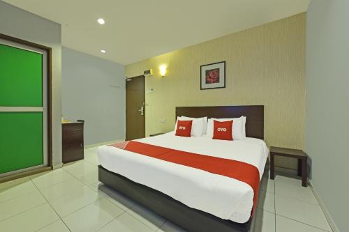 Hotel O M Three Hotel