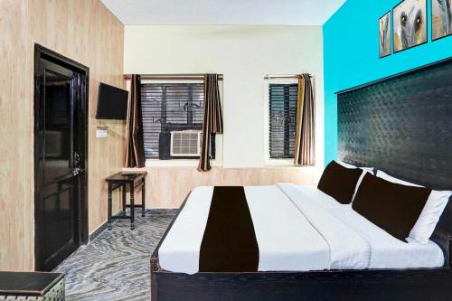 Hotel O Mathura Near Railway Station