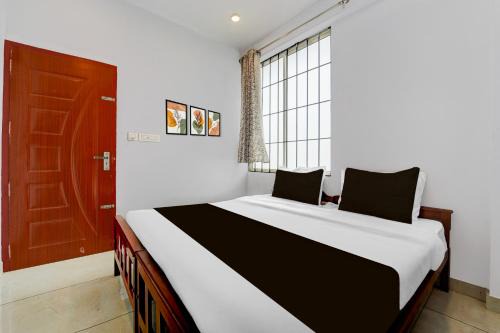 Hotel O Pukkattupady Aluva East