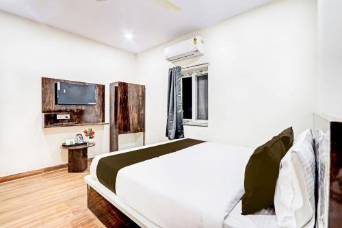 Hotel O RB @ KOMPALLY