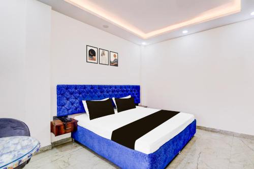 Hotel O Royal Palace