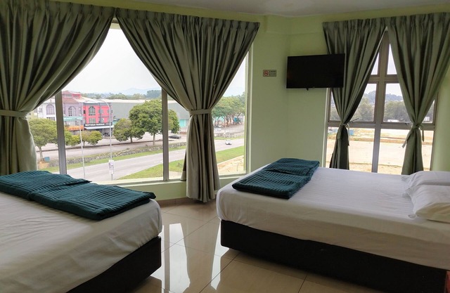 M & N Hotel