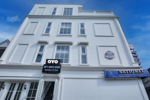 Hotel O Sky White House
