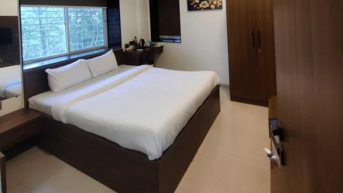 Hotel O Talegaon MIDC Formerly Goodluck Lodge
