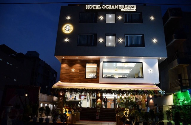 HOTEL OCEAN BREEZE